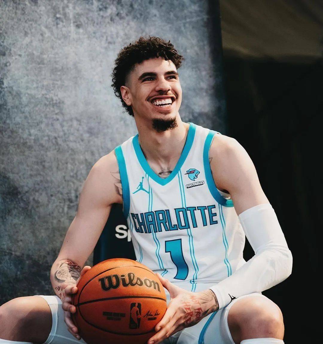 lol视频攻略-里程碑夜！夏洛特黄蜂临场应变，欧超杯清晨刷纪录，气氛紧张，数据趋势出现新变化(夏洛特黄蜂队和鹈鹕队)