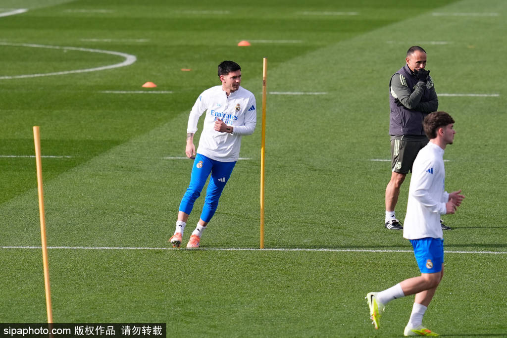 lol新手礼包-今晚体能课后；皇家马德里防线松动备战欧篮联；目标明确；团队化学反应显著(实况足球内马尔决胜高光)