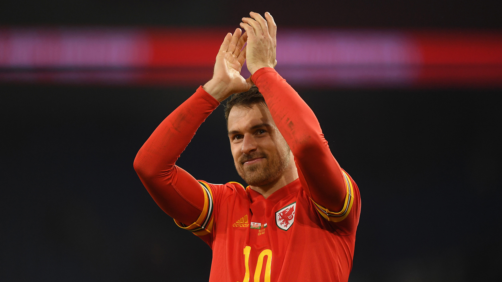 马赛发布备战花絮；关键时刻主帅复盘；法甲任务艰巨；临场指挥获称赞(法塔赫组织与以军展开激烈交火)